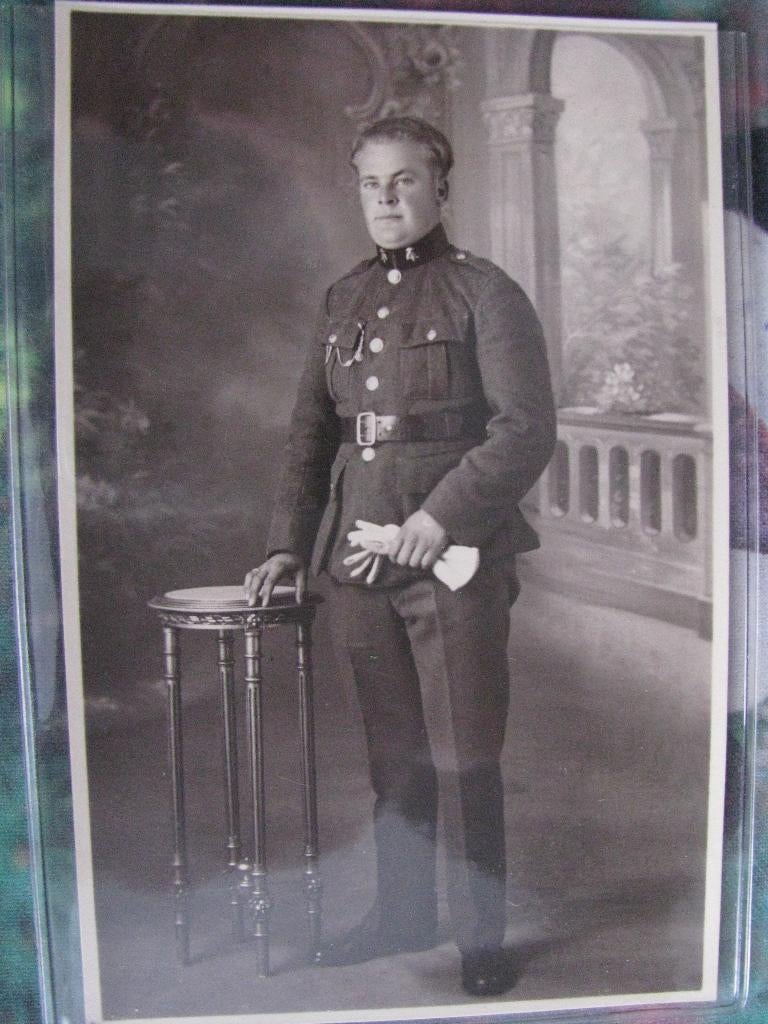 Photo de portrait ancienne de l'armée militaire 1930, Collections, Photos & Gravures, Enlèvement ou Envoi, Avant 1940, Photo, Costume traditionnel