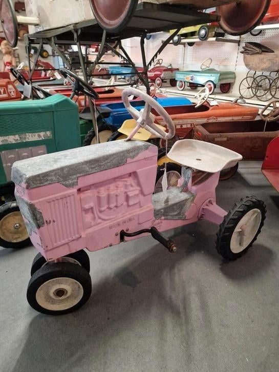 tracteur de voiture à pédales rose en aluminium, Antiquités & Art, Enlèvement