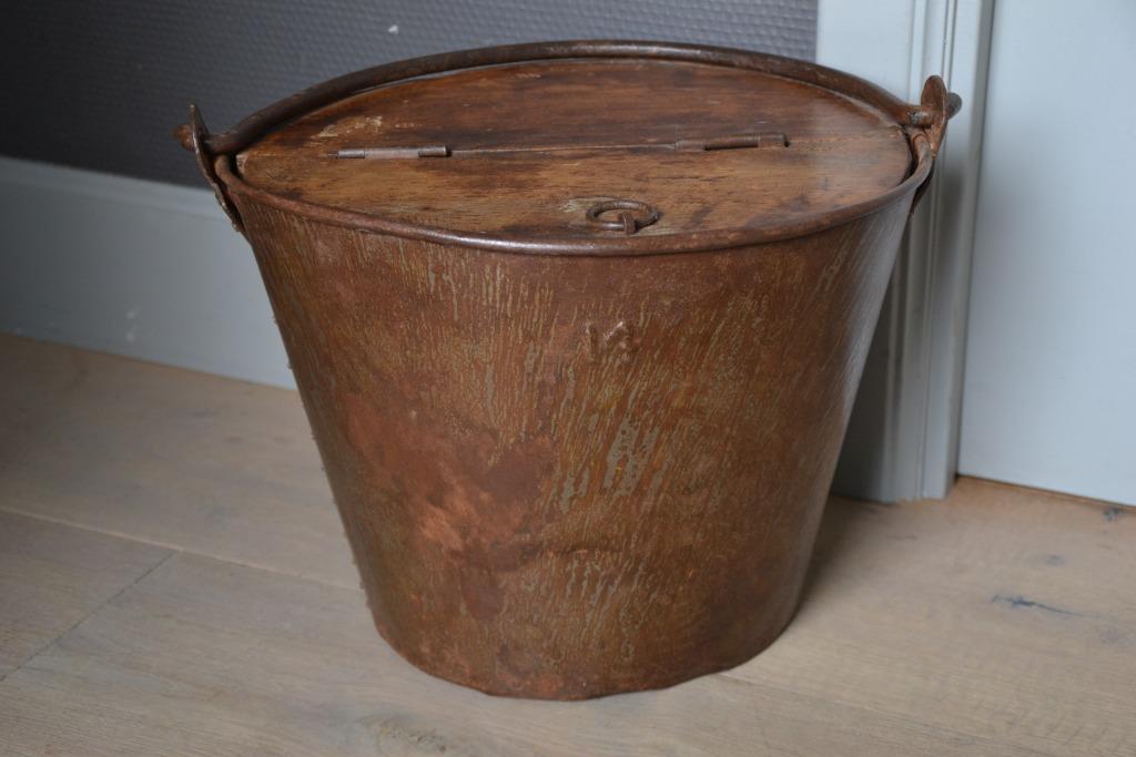 Oude Emmer met Klepdeksel uniek - Vuilbakje / Prullenbak -, Moins de 50 cm, Enlèvement ou Envoi, 10 à 20 litres, Comme neuf