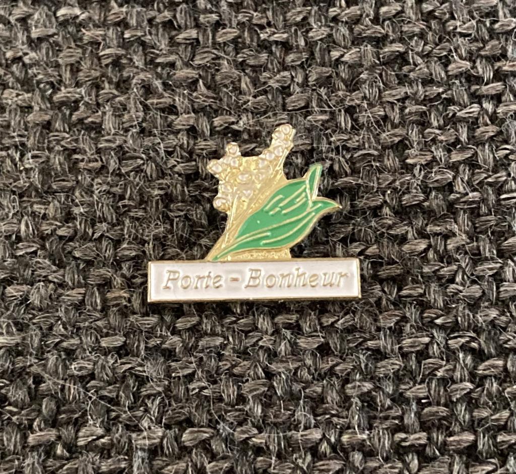 PIN - PORTE BONHEUR - FLEUR - BLOEM, Envoi, Utilisé, Autres sujets/thèmes, Insigne ou Pin's