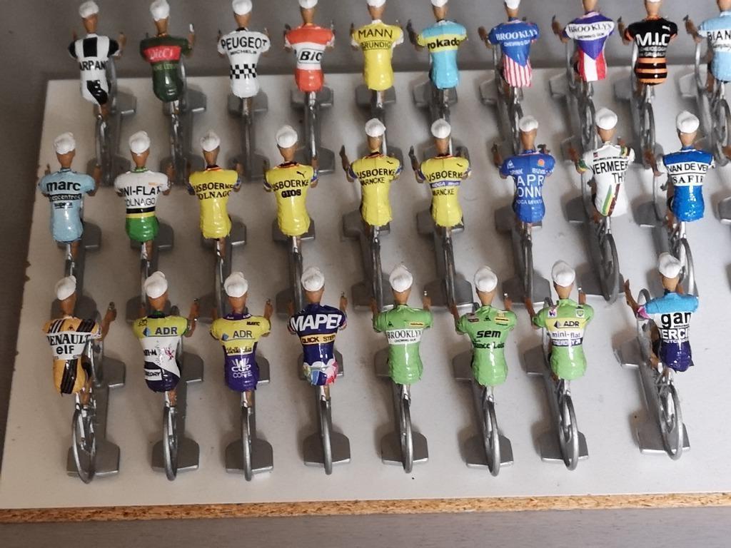 Cyclistes miniatures en plastique RETRO, Envoi