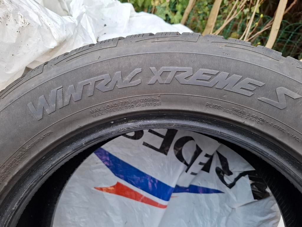 Pneus hiver Vredestein xtreme s 235/55 R17