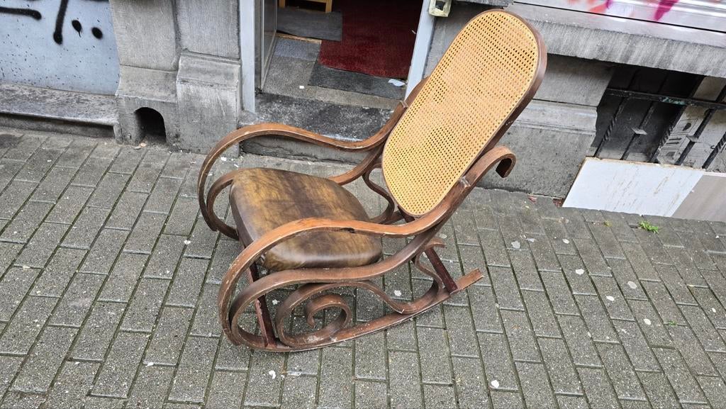 Vintage bruine schommelstoel in Thonet-stijl - Iconic Desi