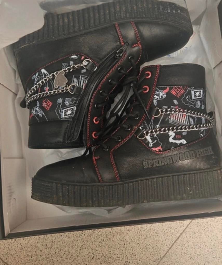 Shoenen a nightmare on elm street, Ophalen of Verzenden, Zo goed als nieuw, Schoenen