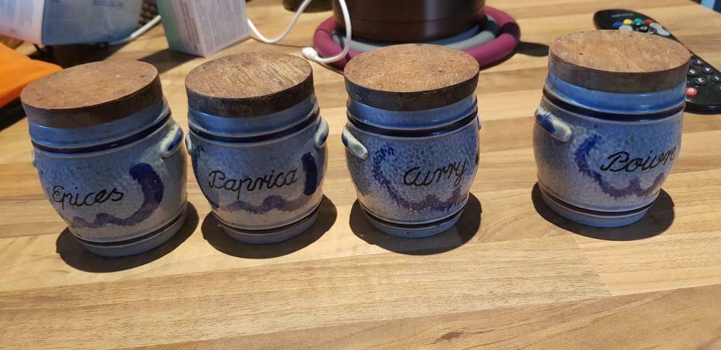 Petits pots à épices anciens, Ophalen, Zo goed als nieuw