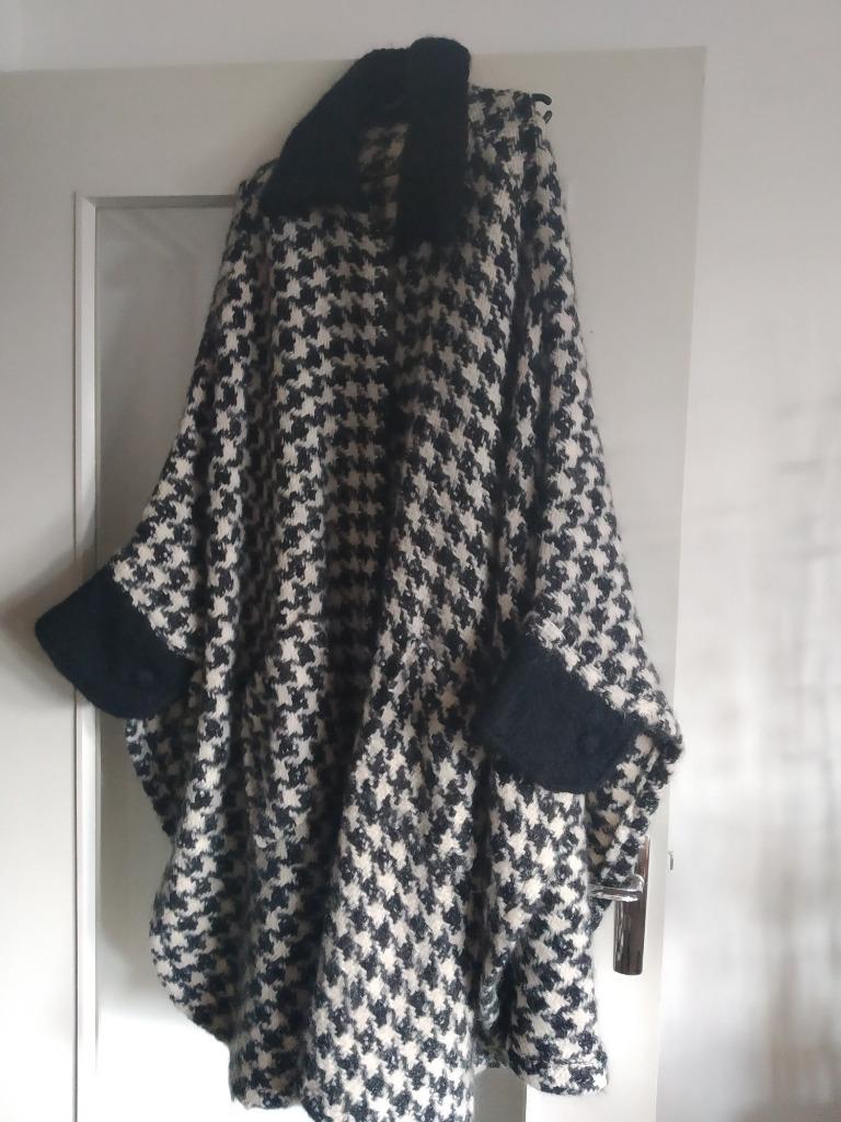 CAPE MANTEAU NEUF, Enlèvement, Neuf, Taille 42/44 (L), Blanc