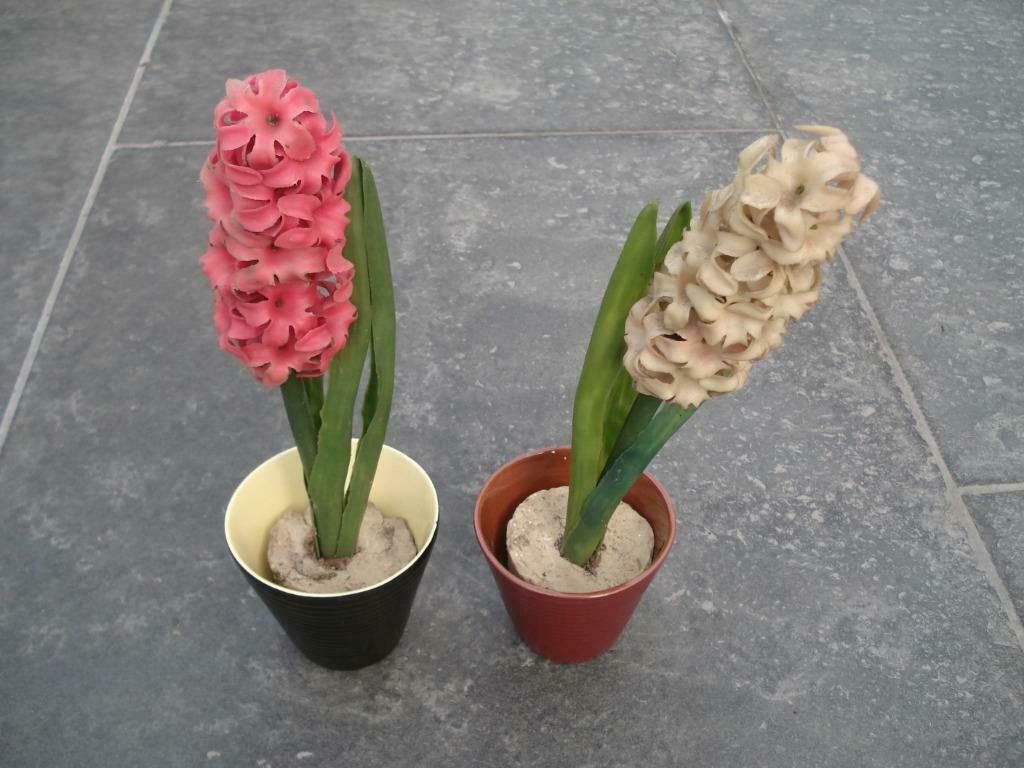 2 pots de fleurs rétro avec des fleurs, Enlèvement ou Envoi, Comme neuf, Terracotta, 40 à 70 cm
