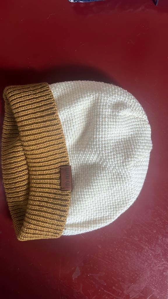 Très joli bonnet 100% laine, Ophalen, Zo goed als nieuw, Muts
