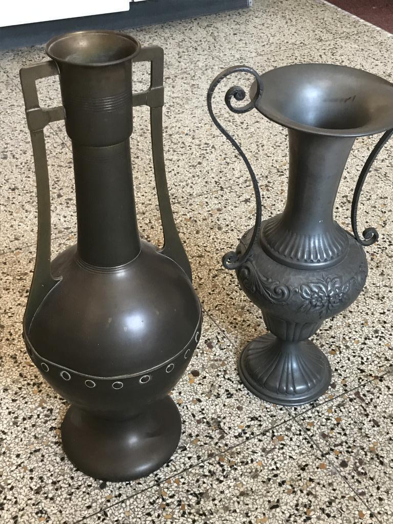 Lot de 2 vases en étain et bronze, Enlèvement