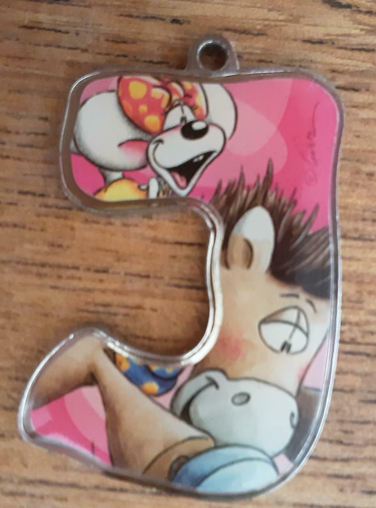 Lettre J pendentif Diddl 4x3 cm, Collections, Diddl, Enlèvement ou Envoi, Diddl, Utilisé