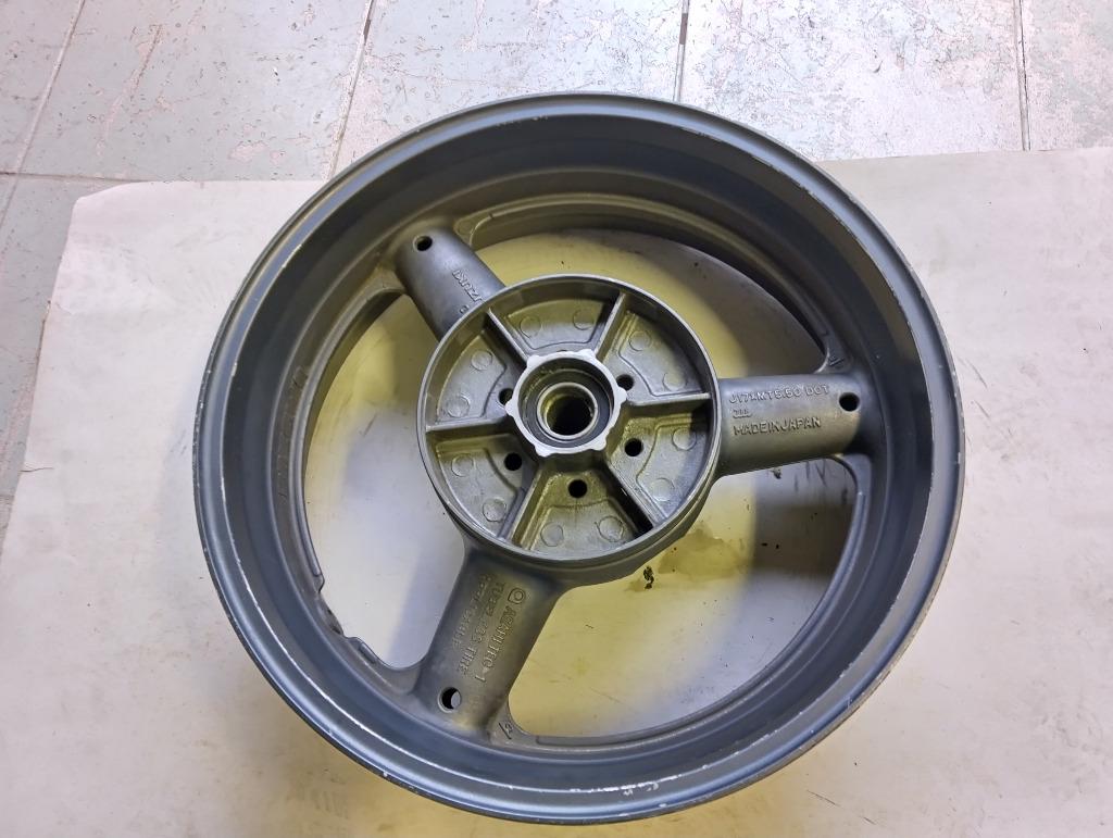 suzuki gsxr 600 srad achterwiel velg, Enlèvement ou Envoi, Utilisé