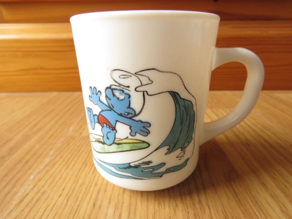 mug tasse les schtroumpfs en arcopal de 1991, Ophalen of Verzenden, Gebruikt, Kop(pen) en/of Schotel(s)