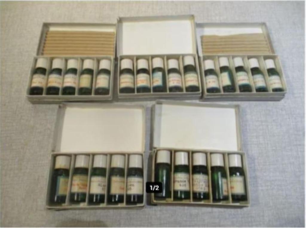 25 petits flacons anciens à vis - parfums, Antiquités & Art, Enlèvement ou Envoi