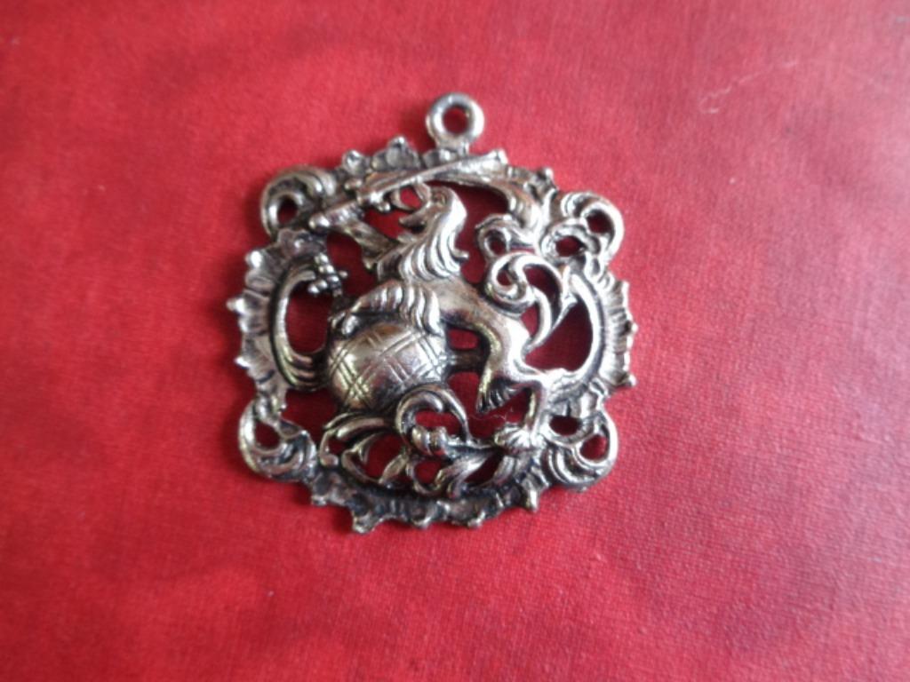 Plaque pour pendentif. Ancienne., Bijoux, Sacs & Beauté, Bijoux anciens, Enlèvement ou Envoi, Autres matériaux, Pendentif