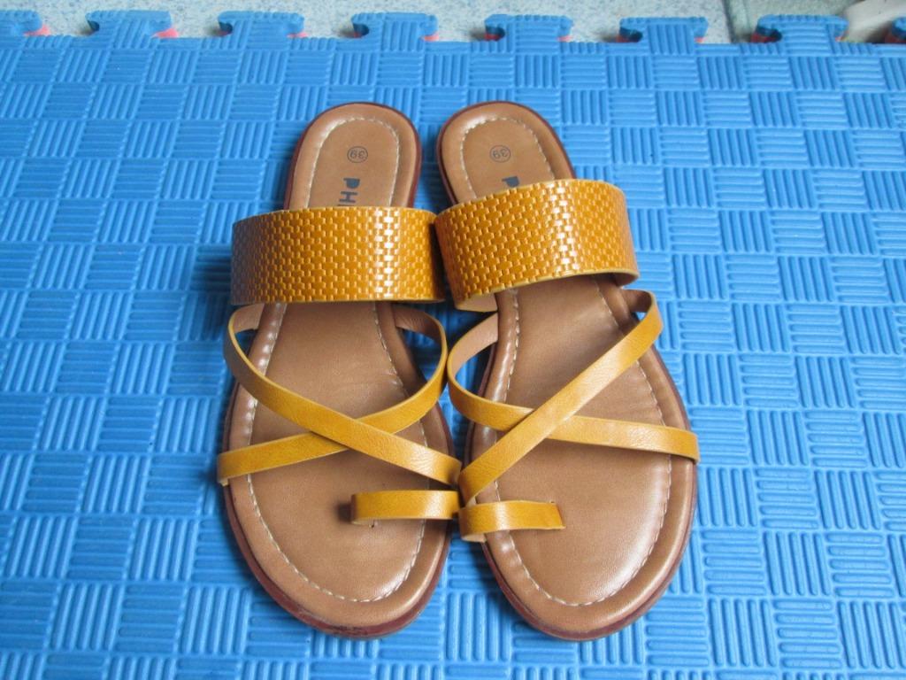 claquette sandale tong pointure 39 couleur moutarde, Geel, Philov, Zo goed als nieuw, Sandalen of Muiltjes