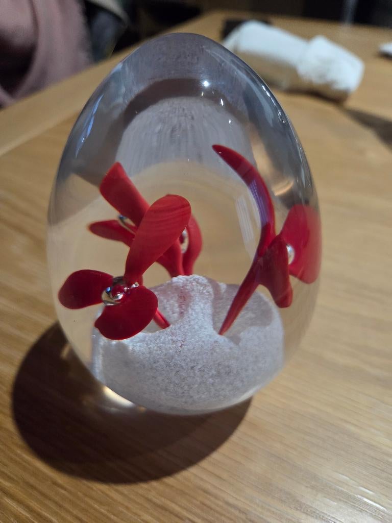Bohemian handmade art cut glass paperweight rode bloemen, Enlèvement