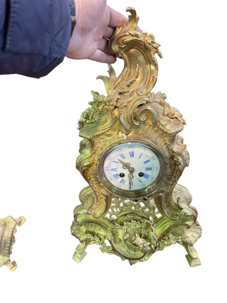 Importante Pendule Louis XV – Bronze Doré – Fin XIXe, Enlèvement