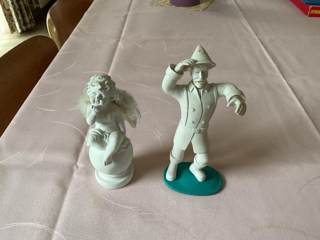 2 decoratieve beeldjes, Ophalen, Zo goed als nieuw
