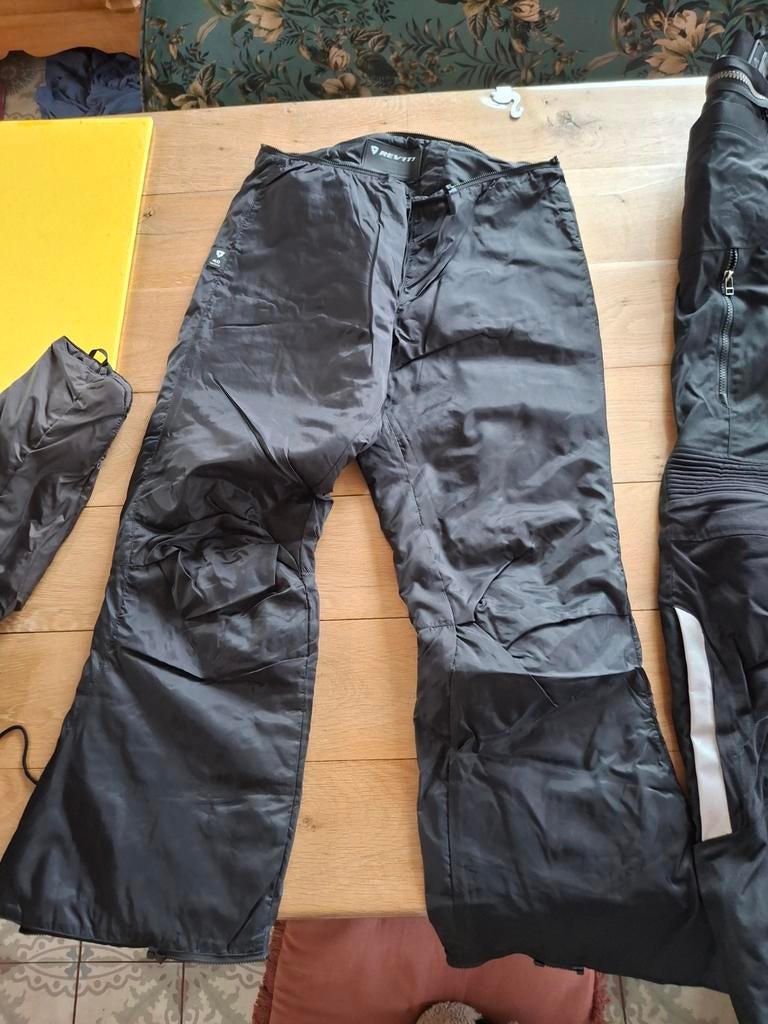 Moto broek, Enlèvement