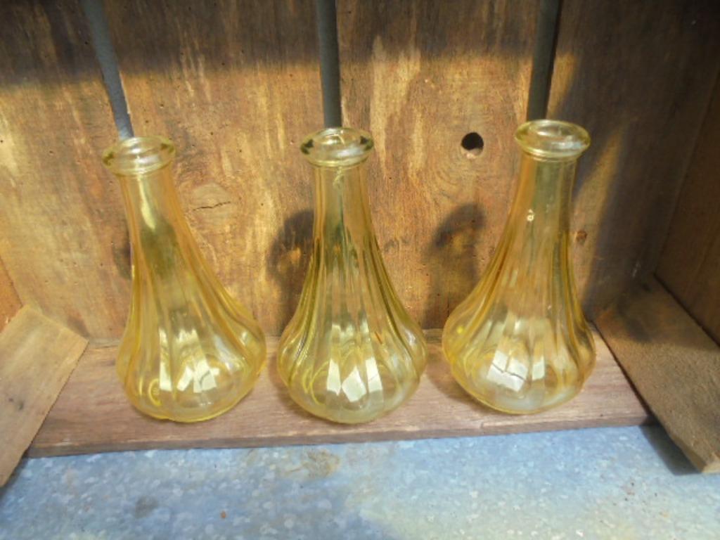 VAASJE TAPS 15 CM ZACHTGEEL NIEUW, Huis en Inrichting, Woonaccessoires | Vazen, Geel, Nieuw, Ophalen of Verzenden, Glas