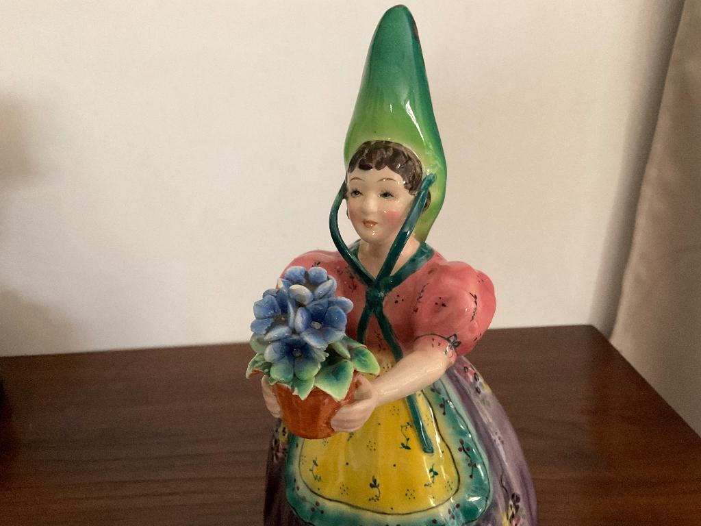 Keramiek beeld dame met bloemen Italy, Ophalen of Verzenden
