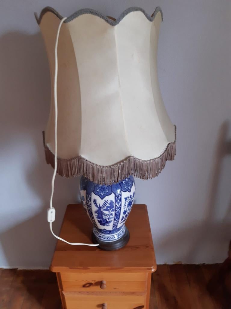 Lampe ancienne en porcelaine+ de 50ans., Antiquités & Art, Enlèvement