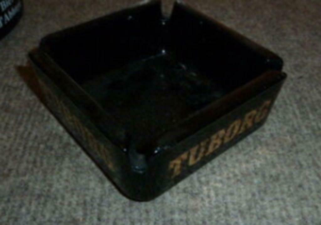 # zwart vierkante asbak TUBORG, Verzamelen, Biermerken, Gebruikt, Overige typen, Overige merken, Ophalen of Verzenden