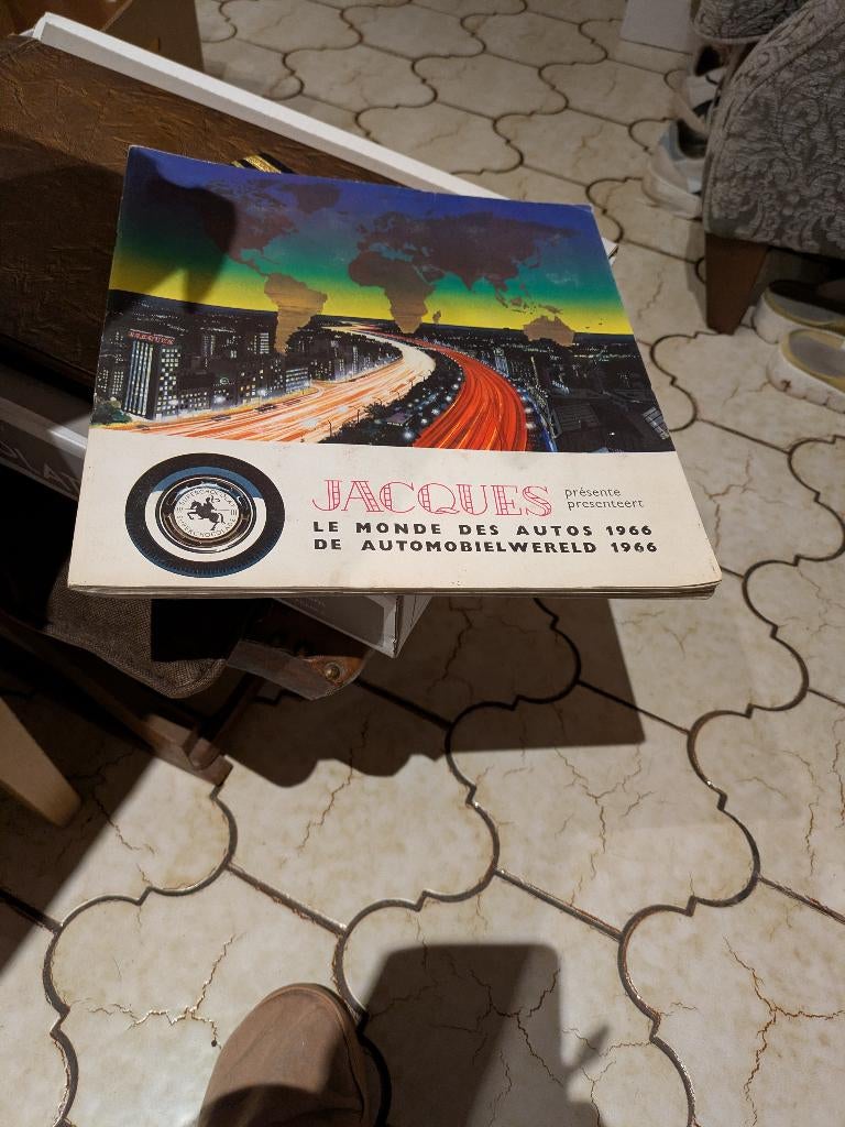 De automobielwereld 1966, Ophalen of Verzenden, Zo goed als nieuw, Prentenboek