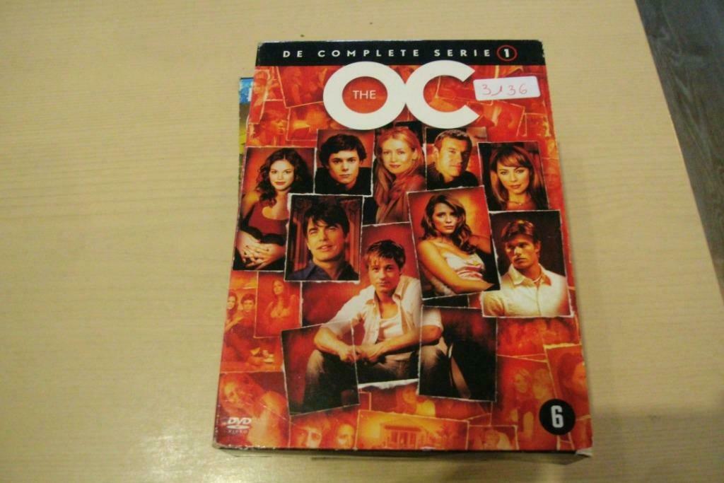 the oc   7 dvd's box, Enlèvement ou Envoi, Coffret