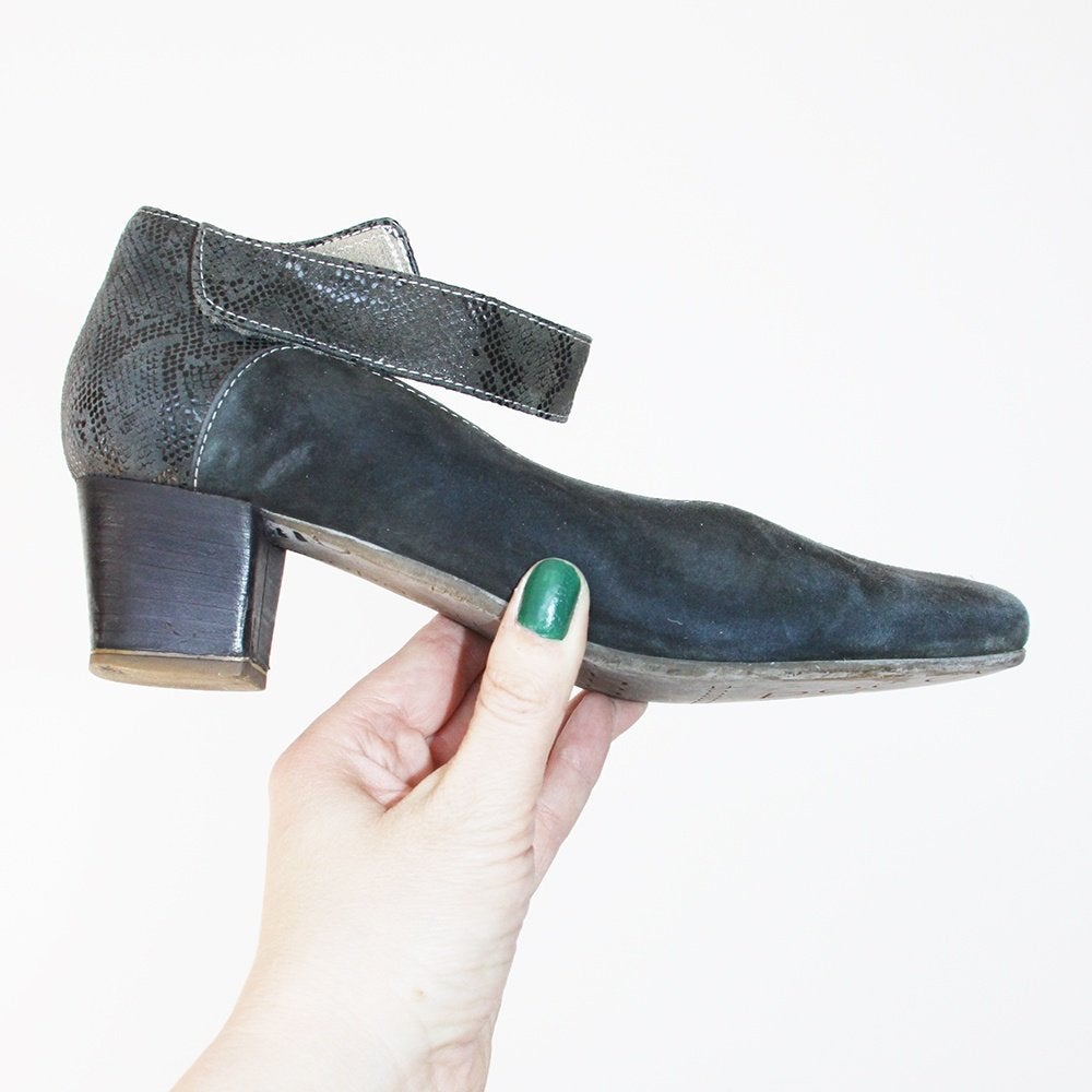 Mooie Suede Pocco Pazza Pumps -s17 (Maat 39½) € 30,-, Kleding | Dames, Pumps, Overige kleuren, Pocco Pazza, Ophalen of Verzenden