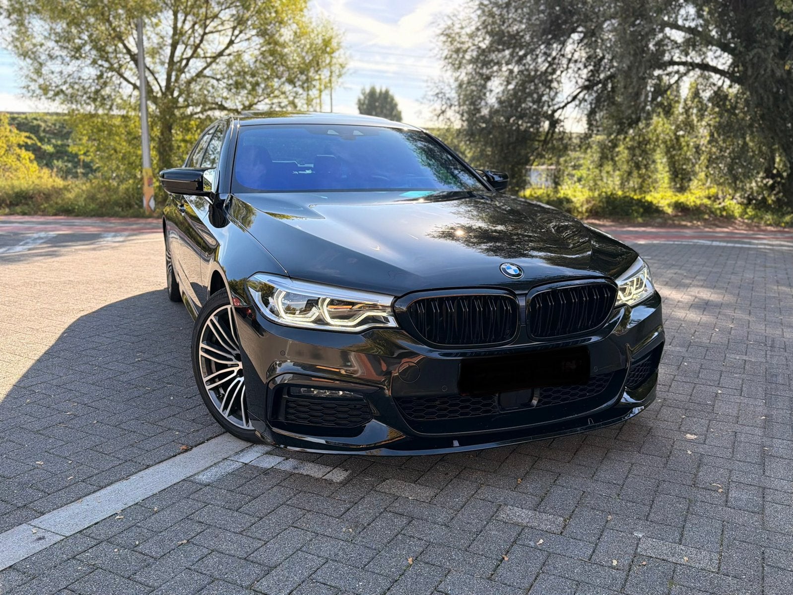 Bmw 520i g30, 4 cilinders, Parkeerassistent, Zwart, Leder