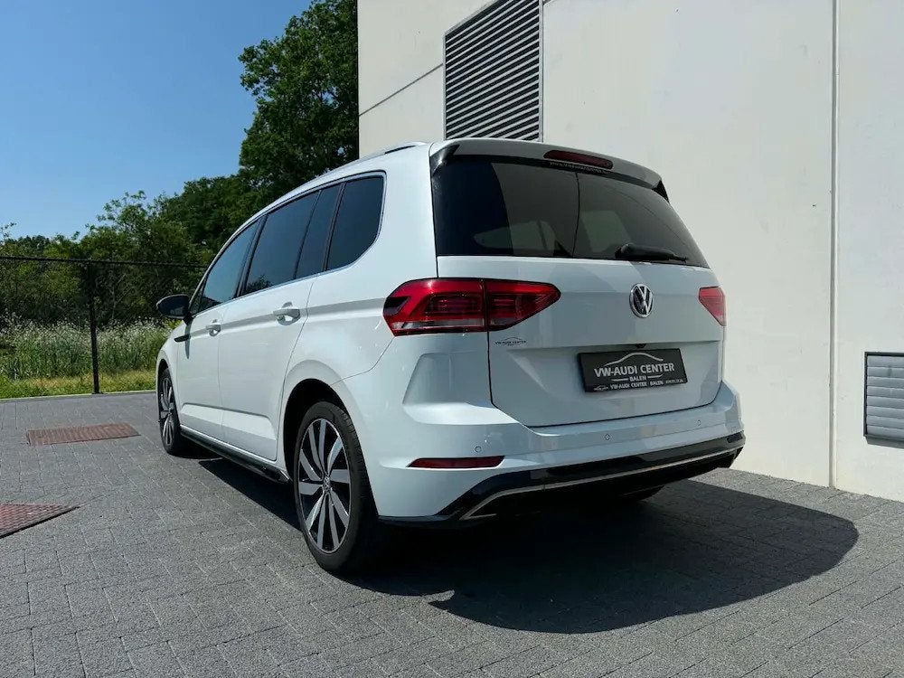 Volkswagen Touran 1.5TSI 150PK DSG R-LINE REAR CAMERA APP CO, Auto's, Volkswagen, Automaat, 4 cilinders, Beige, Leder