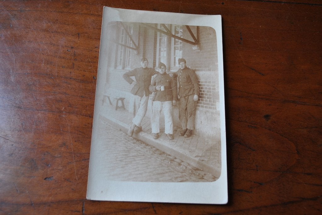 Photo carte ancienne Groupe 3 Militaires en uniforme calot, Enlèvement ou Envoi, Autres, Photo ou Poster