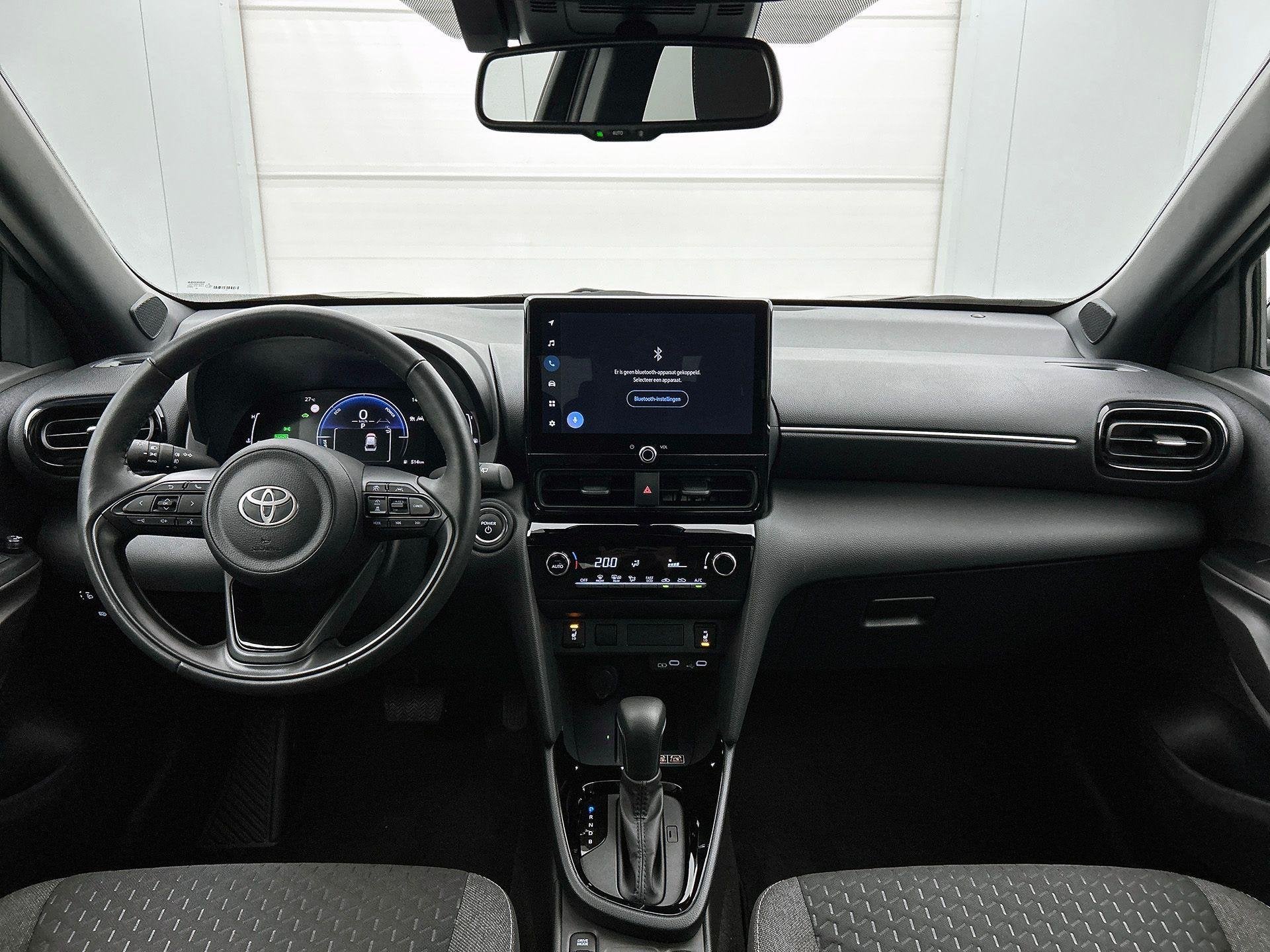 Toyota Yaris Cross 1.5 VVT-ie Hybrid Dynamic Plus CVT | Navi, Auto's, Toyota, Stof, Gebruikt, 750 kg, Zwart