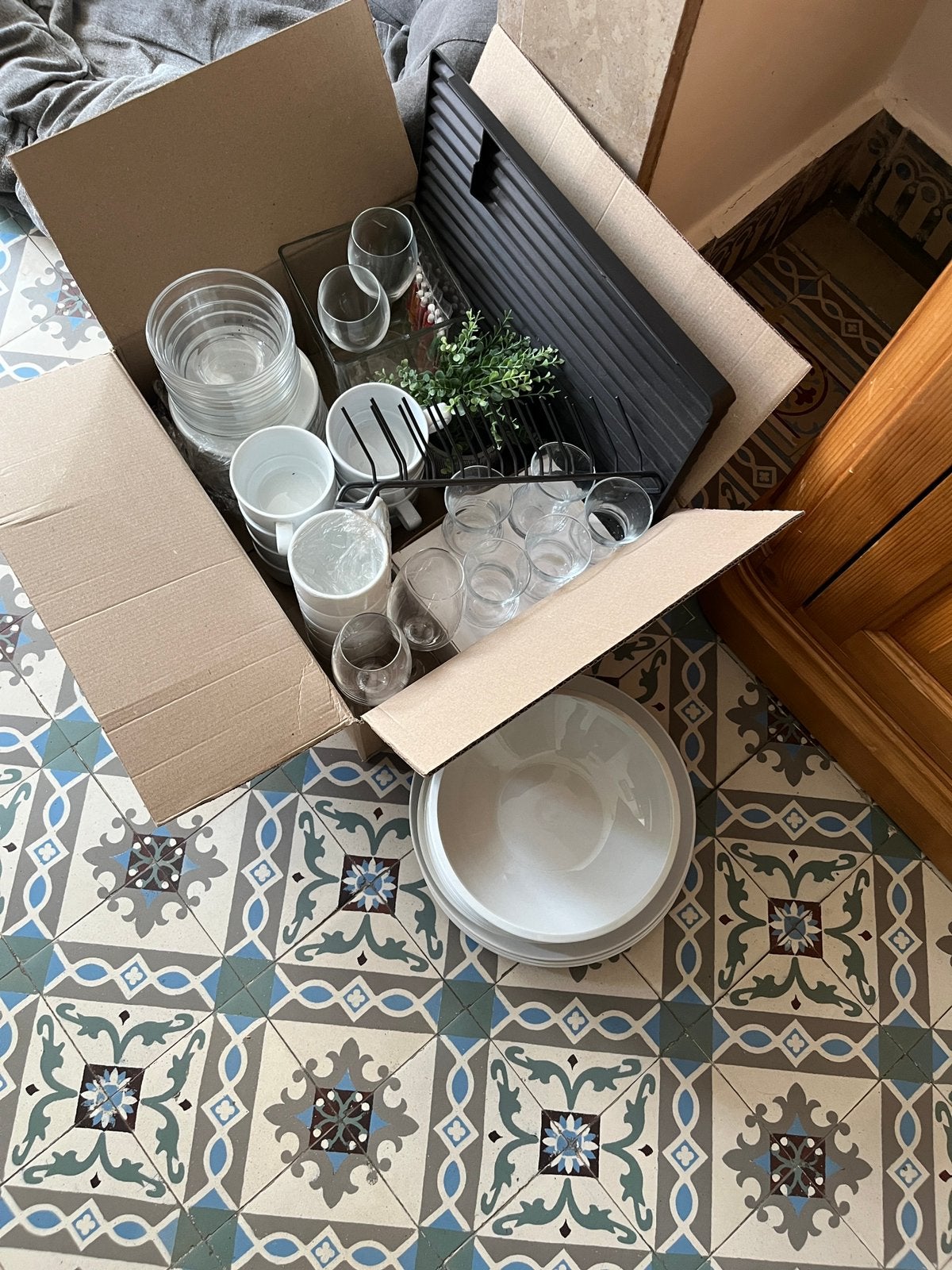Gratuit - Vaisselle (assiettes, verres et tasses), Enlèvement, Utilisé, Service complet