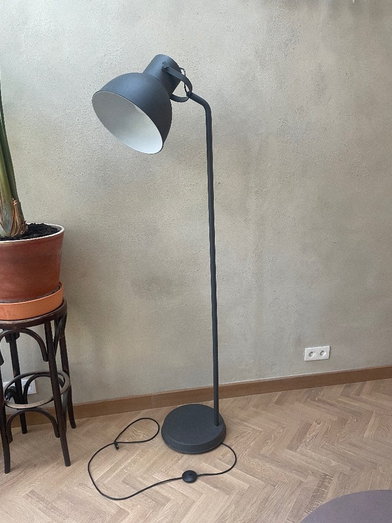 Staanlamp Ikea anthraciet, Huis en Inrichting, Ophalen, Gebruikt, E27 (groot), 150 tot 200 cm