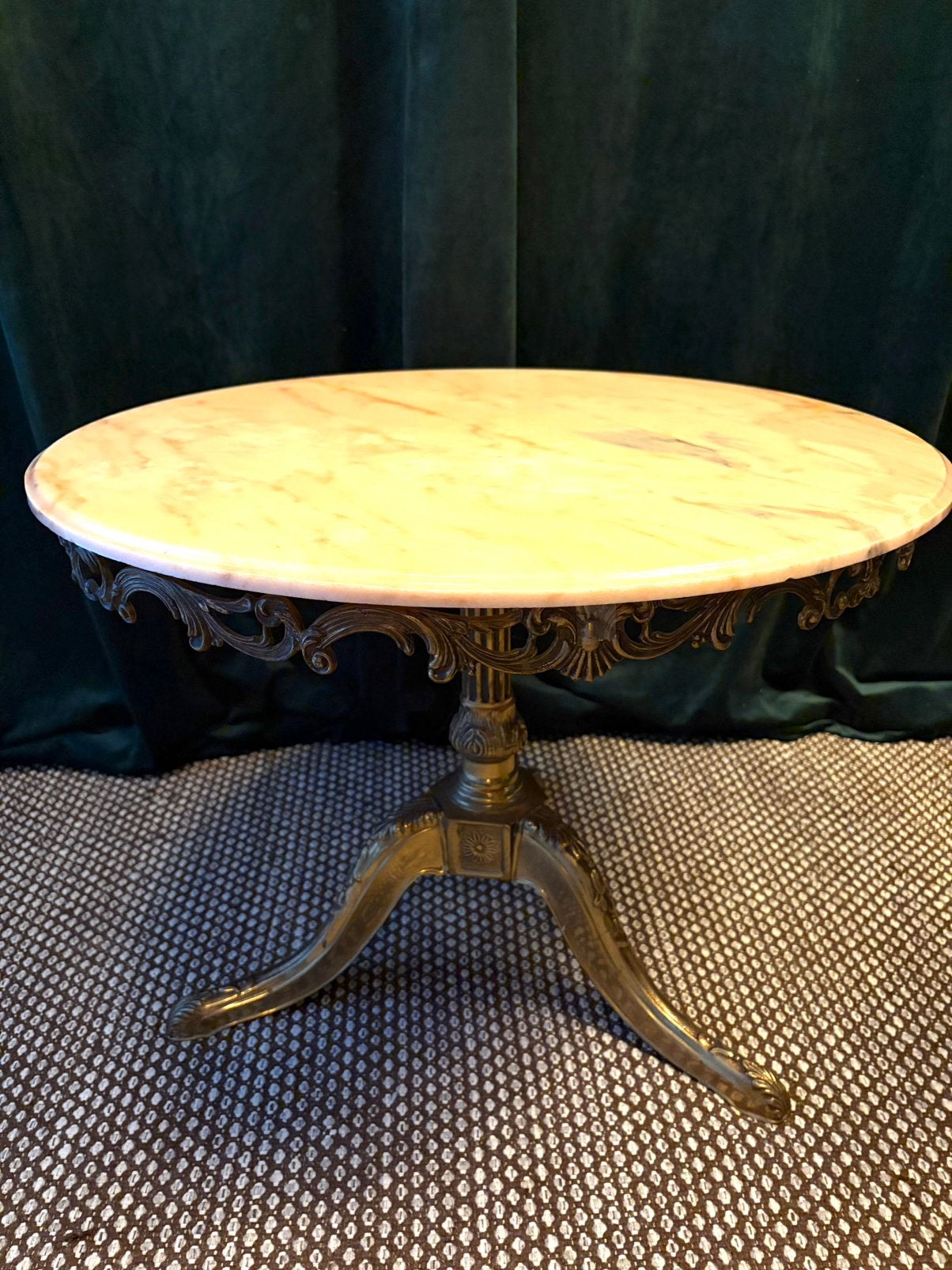 Prachtig bijzettafeltje H 48 cm diameter 62cm, Ophalen