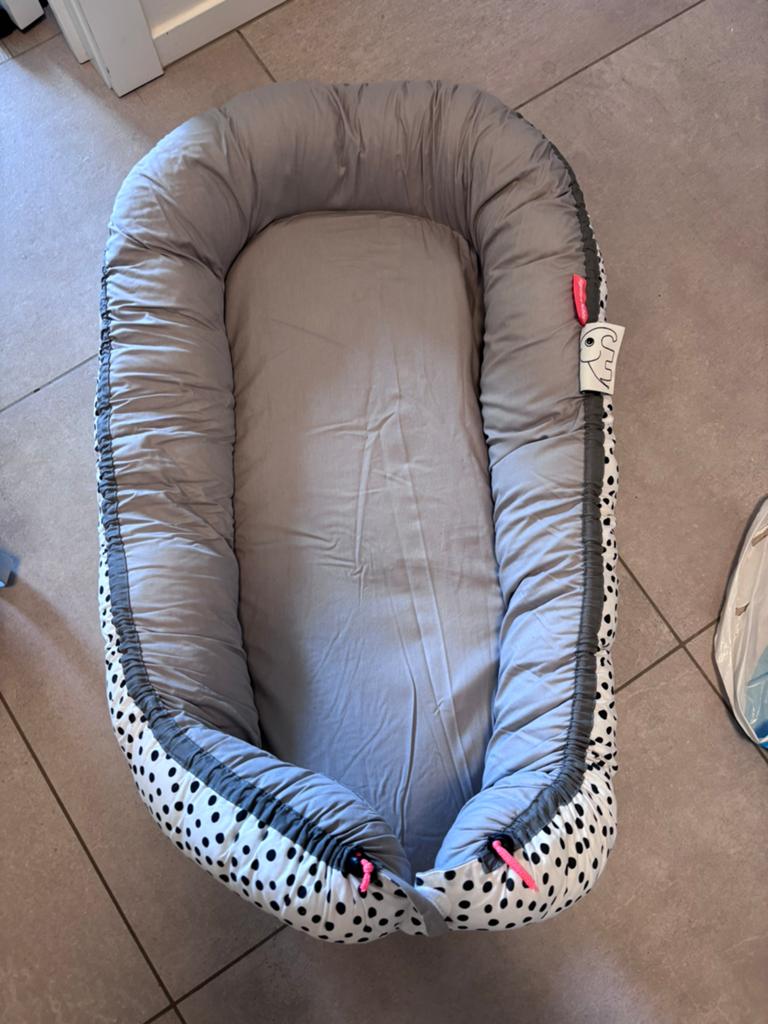 Baby nestje Done by Deer, Kinderen en Baby's, Ophalen, Zo goed als nieuw