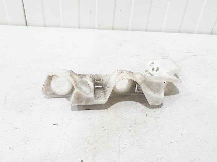 Support pare-chocs avant gauche d'un Audi A4, -, 3 mois de garantie, Audi, Utilisé