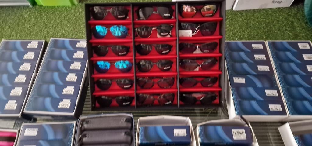 Lot braderie de 80 paires de lunettes polarisées neuves, Lunettes