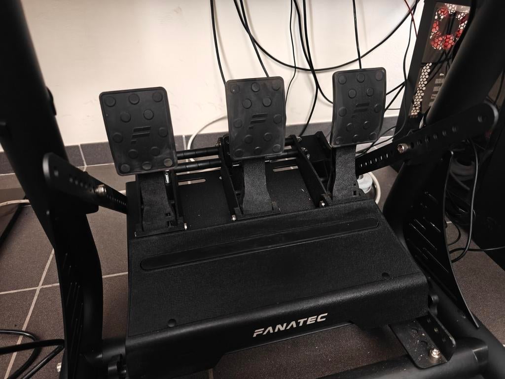 Fanatec CSL Elite Pedals V2, Consoles de jeu & Jeux vidéo, Consoles de jeu | Sony Consoles | Accessoires