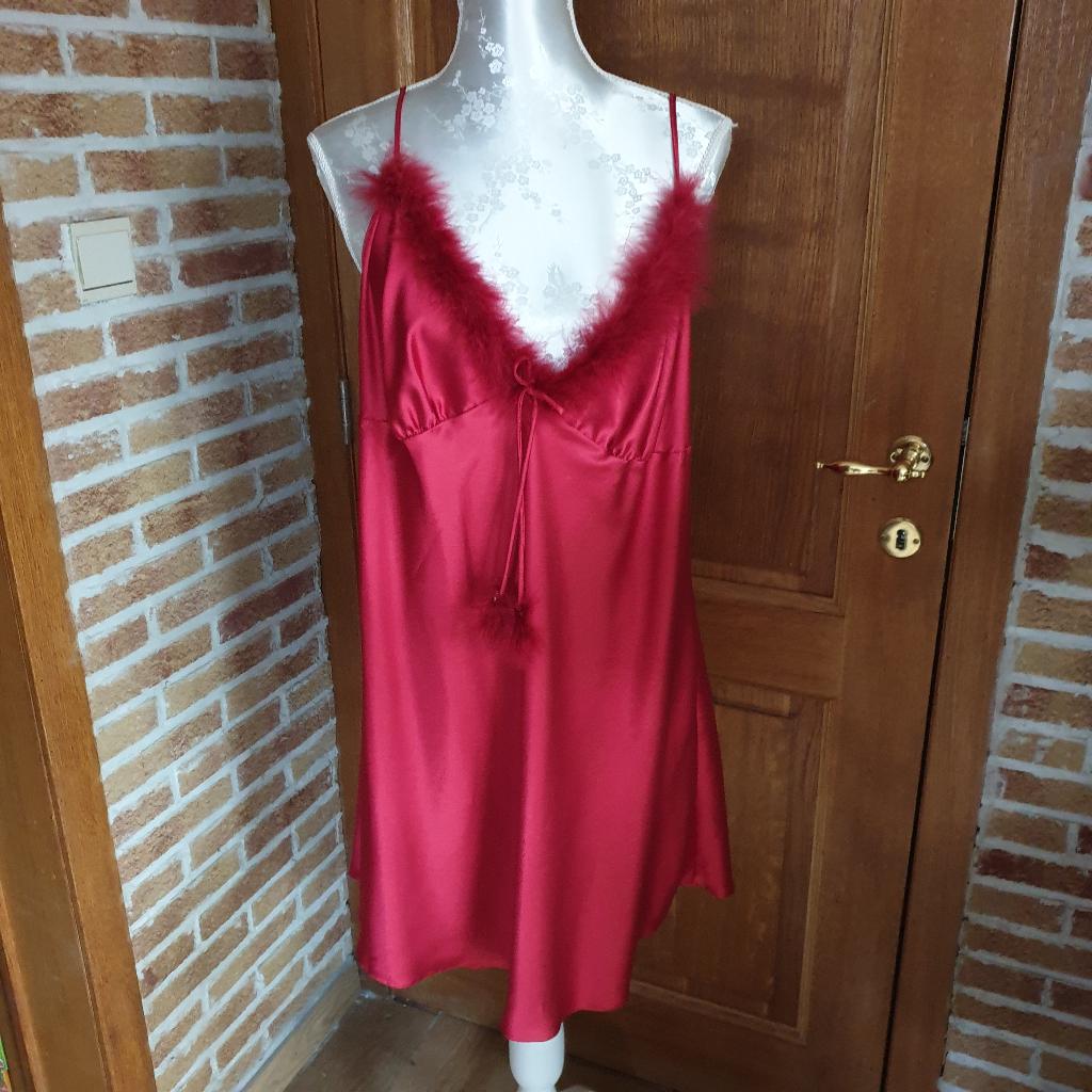 Nuisette rouge avec boa neuve, Kleding | Dames, Pyjama's, Ophalen, Nieuw