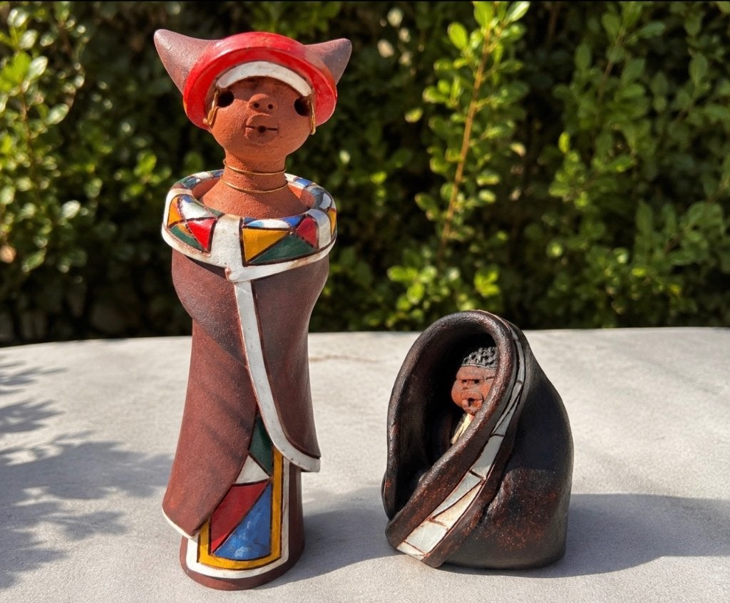 Zuid-Afrikaans Ndebele beeldenpaar -vrouw & baby-, Antiquités & Art, Art | Art non-occidental, Fait main, Sculpture, Afrique, Pierre/céramique