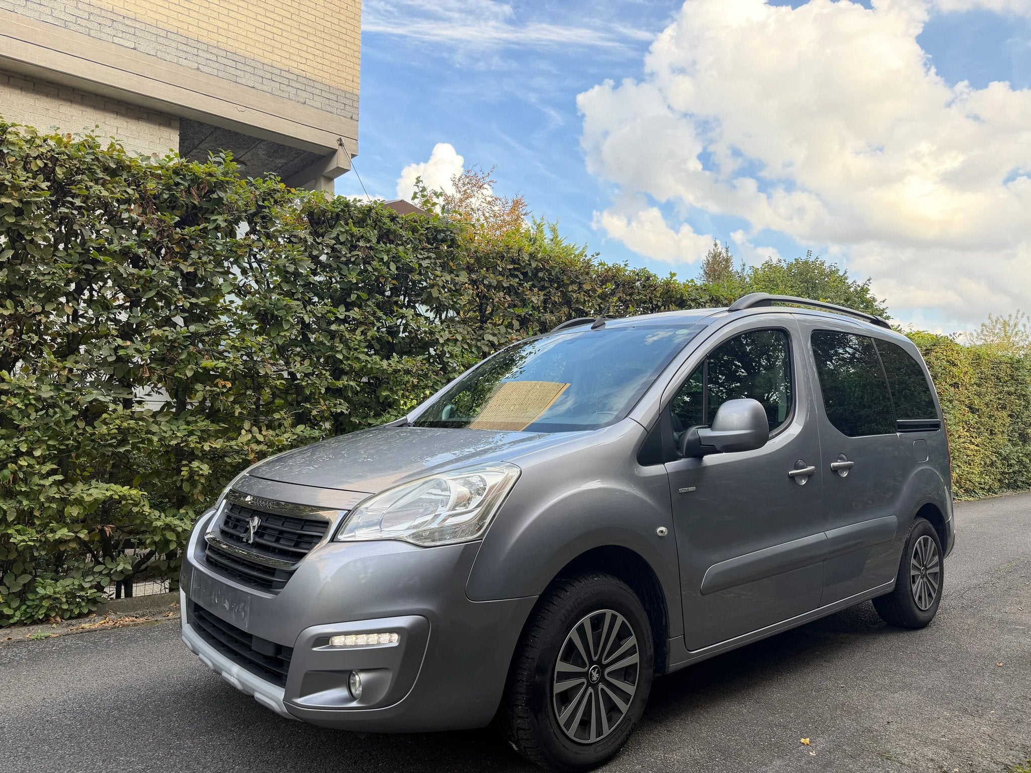 Peugeot Partner STYLE 1.2 essence 107.000KM - 2018 GARANTIE, Autos, Argent ou Gris, Achat, Volant multifonction, Entreprise