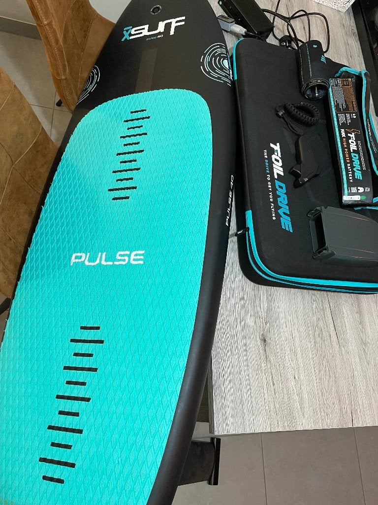 Foil Drive Max assist + board en mast, Watersport en Boten, Ophalen, Zo goed als nieuw, Wingsurfset