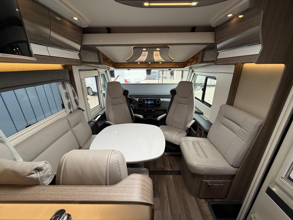Kabe Travel Master Crown I 760 LGB, Caravans en Kamperen, Mobilhomes, Diesel, Cassettetoilet, Airbags, Tot en met 4