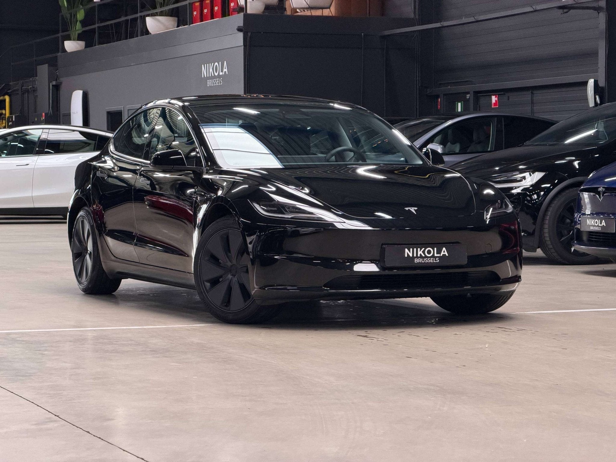 Tesla Model 3 HIGHLAND PREMIUM - FULL BLACK - RWD - TOW HOOK, Autos, 513 km, Achat, 4 portes, Entreprise