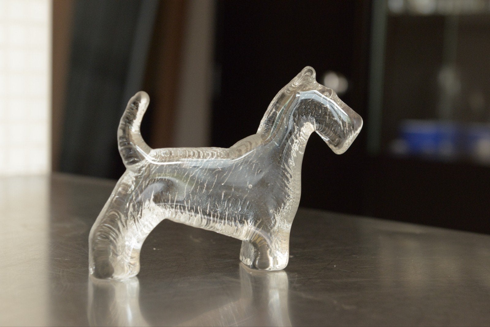 Chien Bertil Vallien pour Kosta Boda, Antiquités & Art