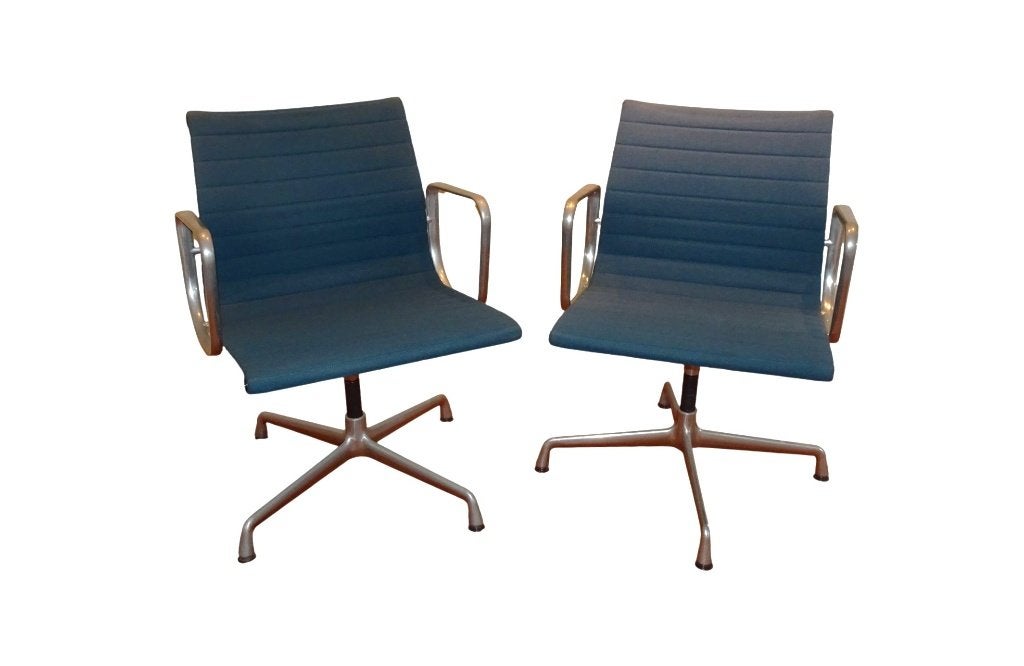 Veilinghuis Oranje - 2 sièges EA108 Charles Ray Eames Vitra, Retro Vintage Design Charles & Ray Eames door Vitra, Deux, Enlèvement