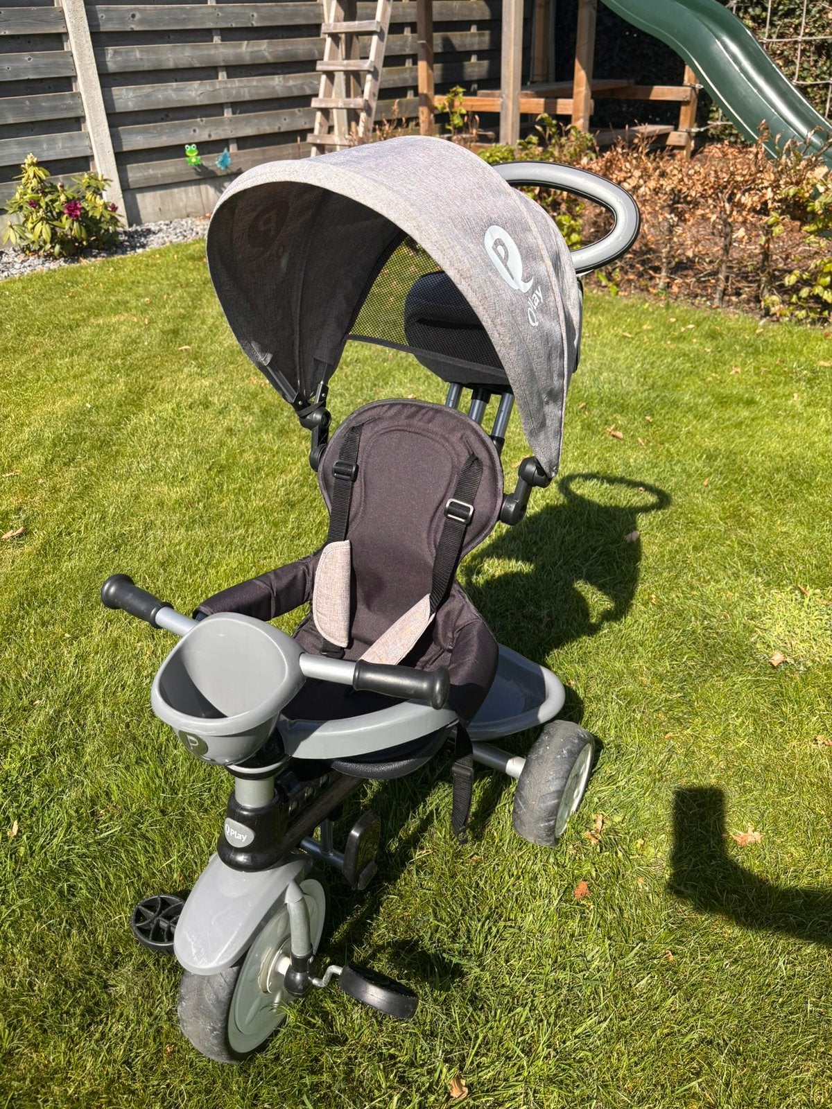 Q play driewieler., Kinderen en Baby's, Ophalen, Zo goed als nieuw